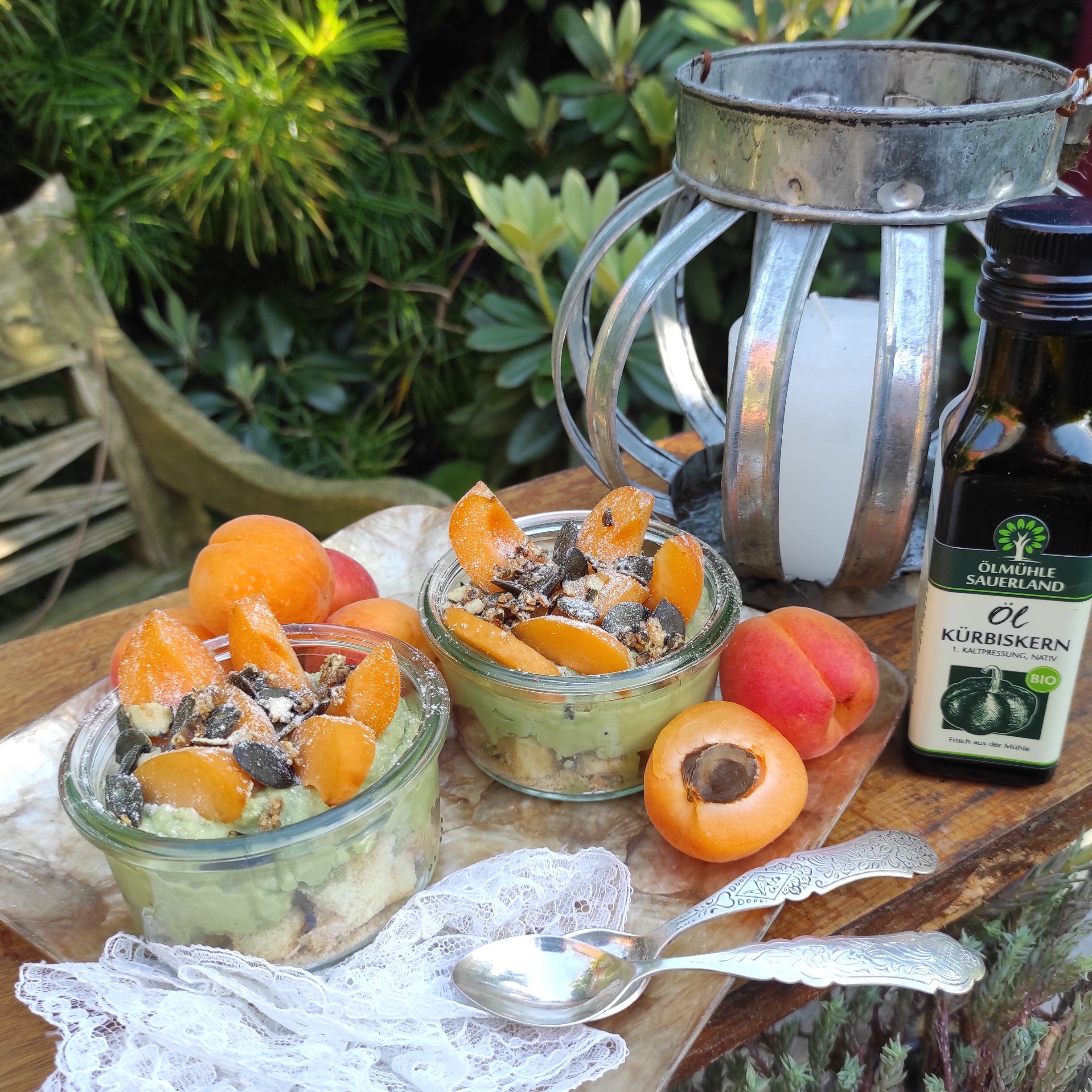 Kürbiskernöl-Mousse mit Aprikosen – Ölmühle Sauerland Kürbiskernöl-Mousse mit Aprikosen – Ölmühle Sauerland