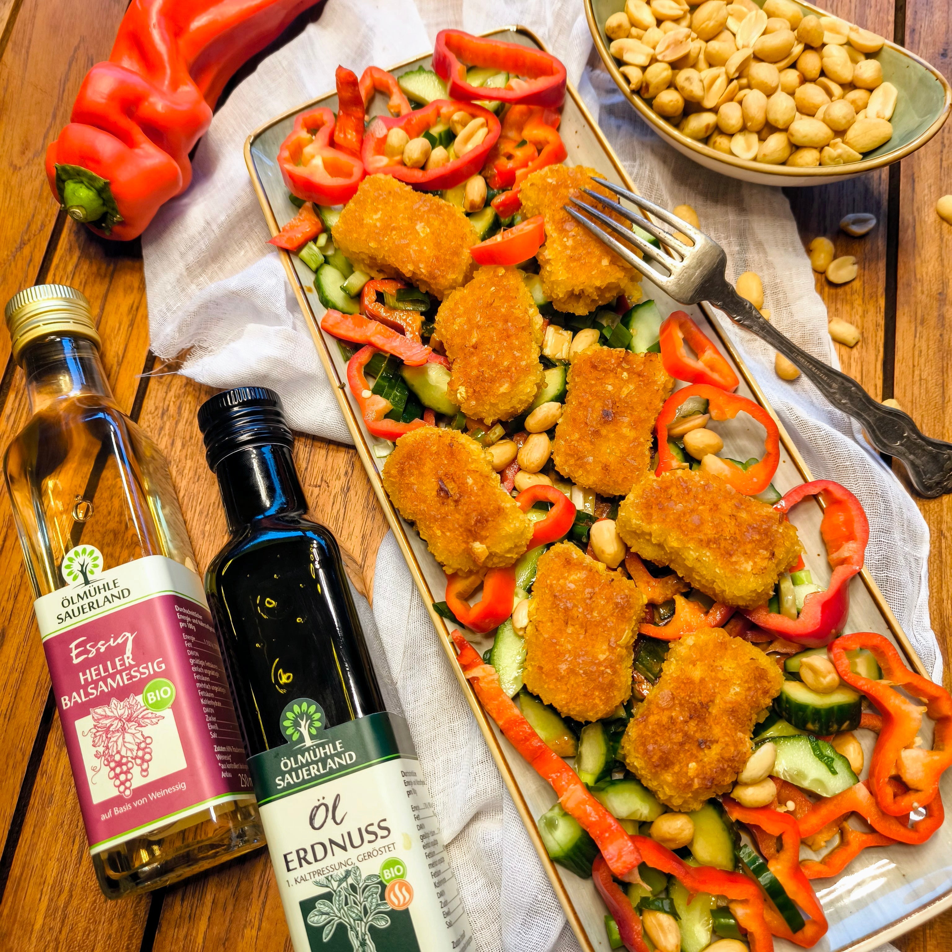 Bunter Asiasalat mit Erdnussöl 